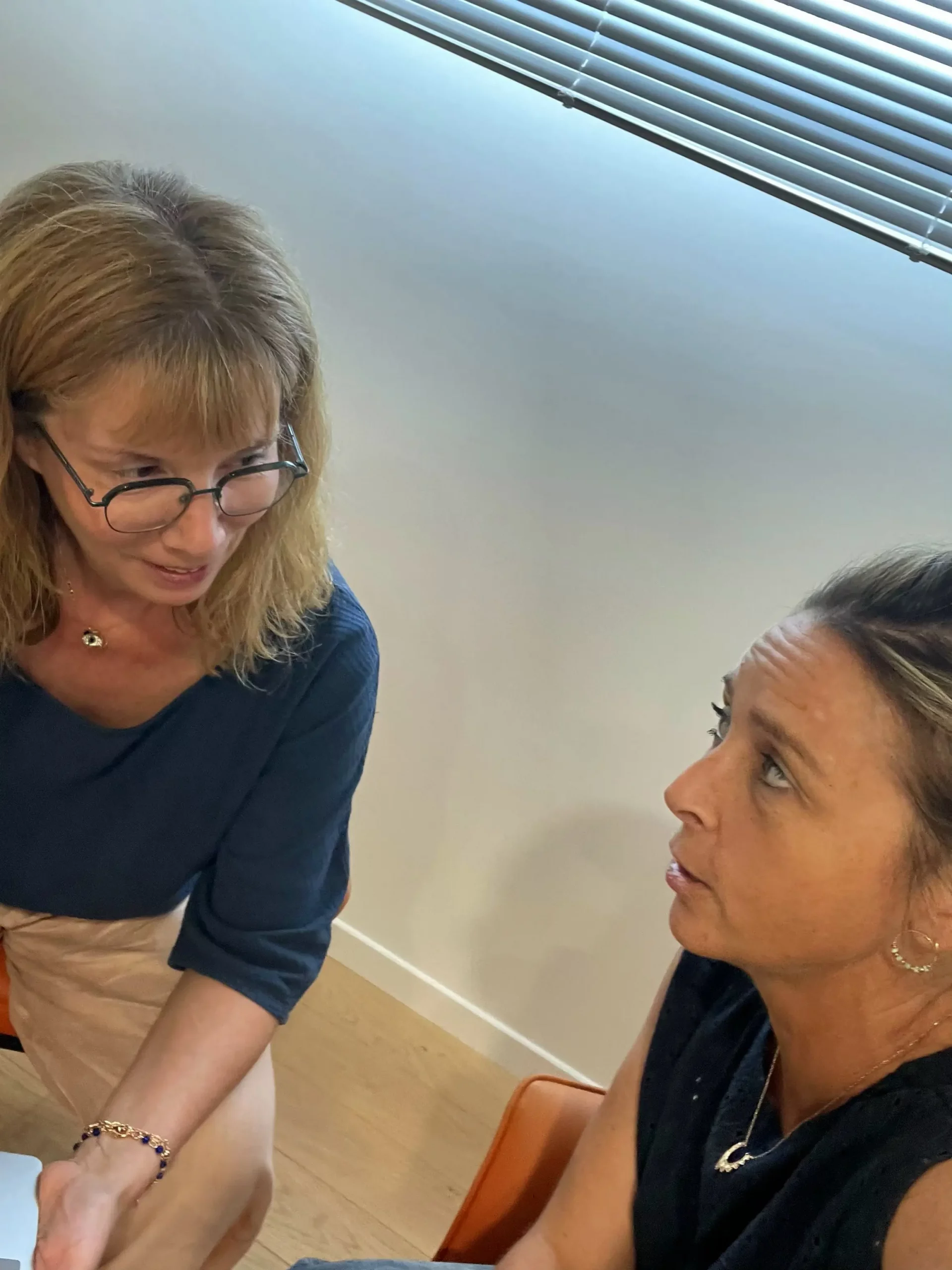 Coach de vie à Béziers accompagnant une personne vers la confiance en soi et l'épanouissement personnel